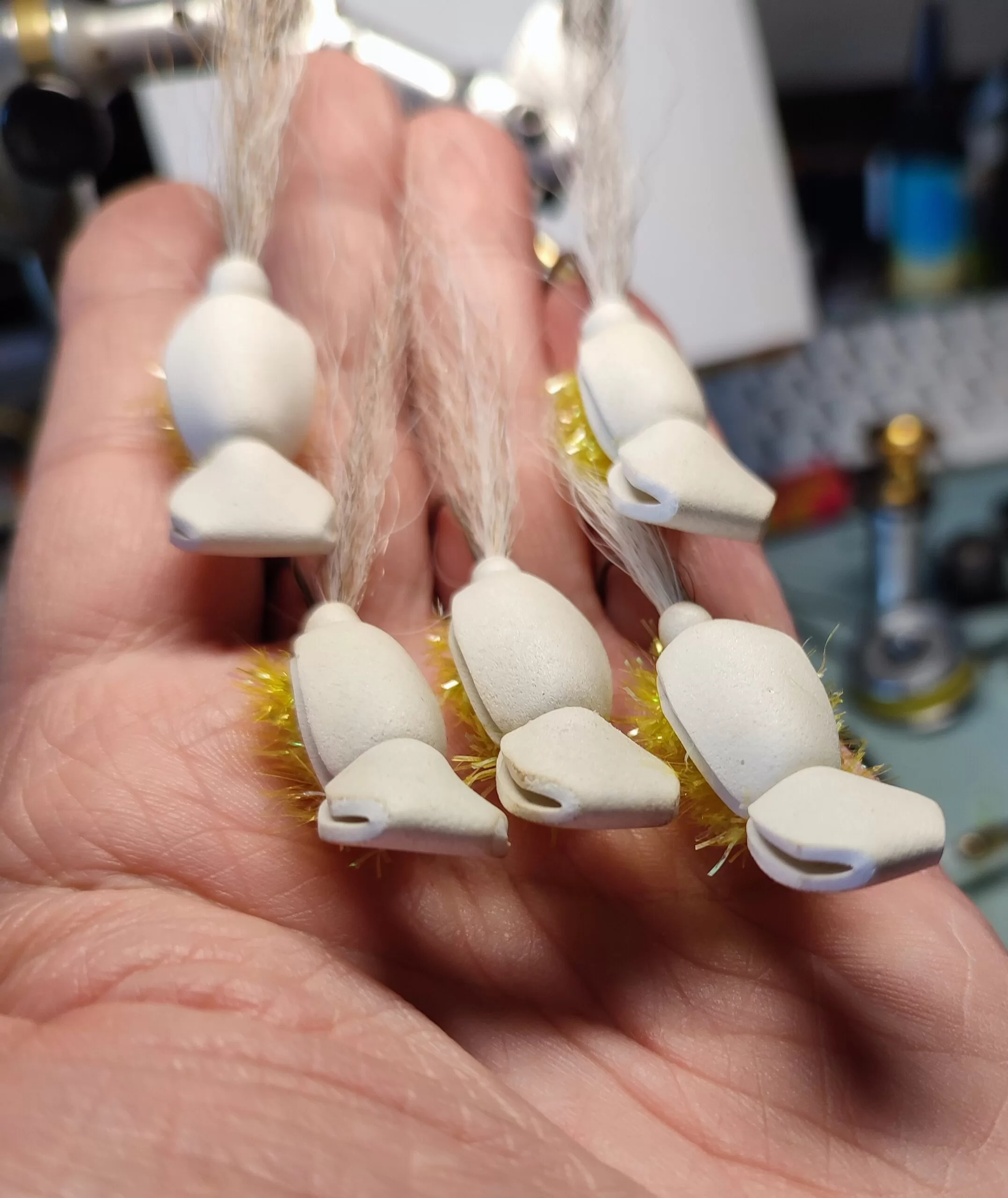 Gurgler White Saltwater Fly <p> 3 artificiali. – featured