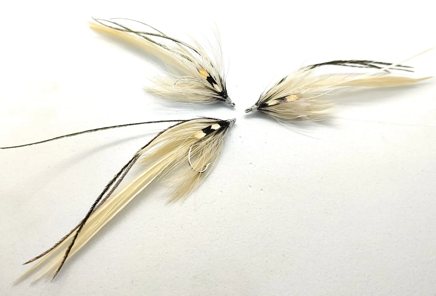 Flat Wing Brush White Saltwater Fly <p> 2 artificiali. – featured